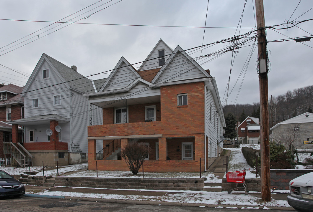 905 Indiana Ave in Glassport, PA - Foto de edificio