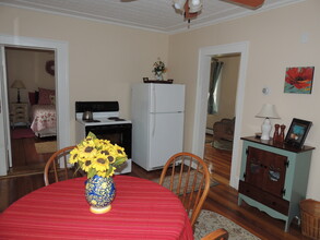 86 Lafayette St, Unit Cottage-like Unit in Claremont, NH - Foto de edificio - Building Photo
