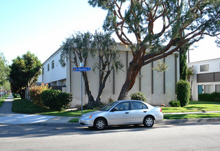 3909 W El Rancho Ave in Orange, CA - Foto de edificio - Building Photo