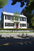 41 Main St, Unit Apt # A in Topsham, ME - Building Photo