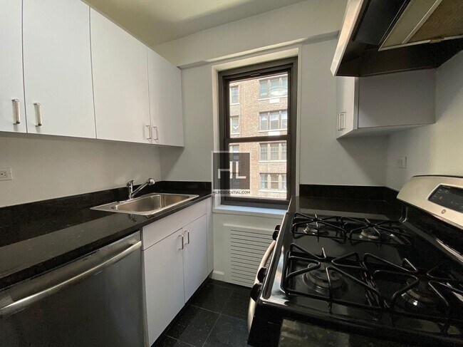EAST 56 STREET in New York, NY - Building Photo - Building Photo