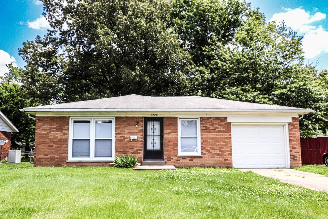 1220 Lincoln Park Dr in Evansville, IN - Building Photo