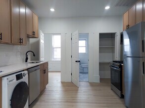 2301 N Leavitt St, Unit 2RR in Chicago, IL - Building Photo - Building Photo