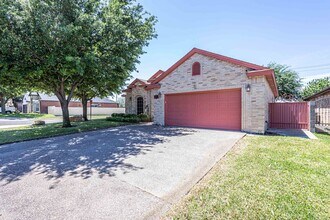 10702 Patron Loop in Laredo, TX - Building Photo - Building Photo
