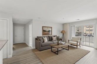 Mallory Ridge in Bloomfield, CT - Foto de edificio - Building Photo