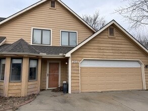 203 Deerfield Ln in Lawrence, KS - Building Photo - Building Photo