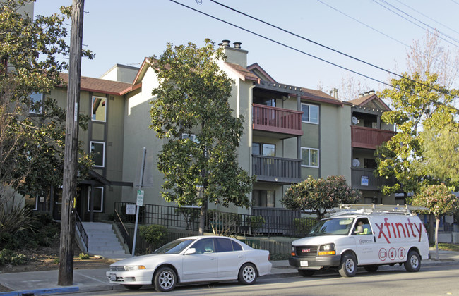 Gatehouse Square Condominium Homes in Hayward, CA - Building Photo - Building Photo