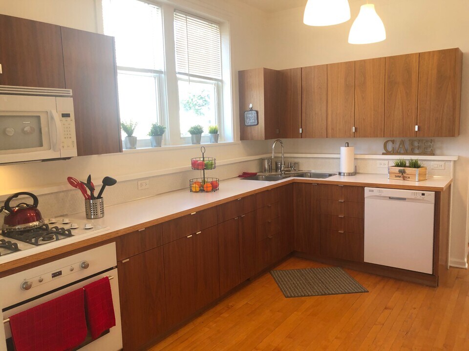 2614 N Kedzie Ave, Unit 3 in Chicago, IL - Building Photo