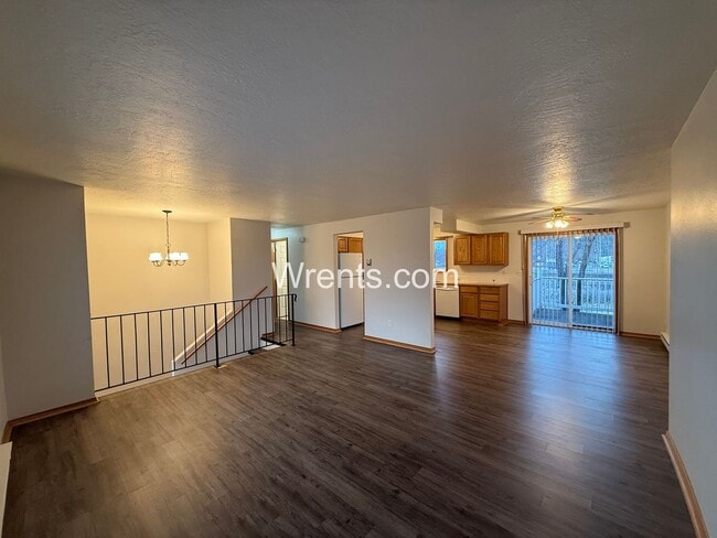 11923-11925 E Railroad Cir