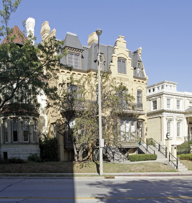 1229-1231 N Prospect Ave in Milwaukee, WI - Foto de edificio - Building Photo