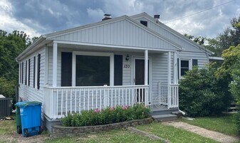 120 Cedar Hill Rd in Asheville, NC - Building Photo