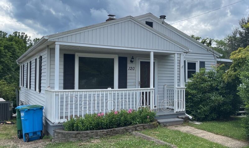 120 Cedar Hill Rd in Asheville, NC - Building Photo