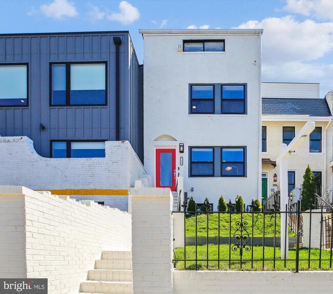 property at 329 15th St NE