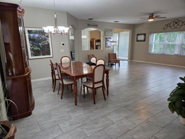 2724 Pointe Cir in Greenacres, FL - Building Photo - Building Photo
