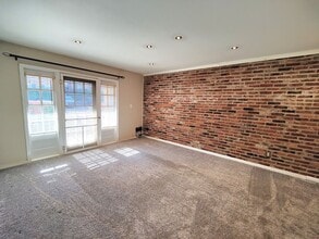 930 Margarite Dr in Pittsburgh, PA - Building Photo - Building Photo