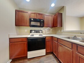 1015 Meadowsweet Dr in Clayton, OH - Foto de edificio - Building Photo