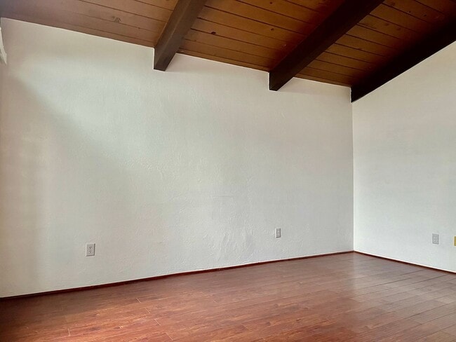 318-320 Hillside Ct in Vista, CA - Building Photo - Building Photo