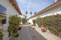 79942 Mission Dr E in La Quinta, CA - Foto de edificio - Building Photo