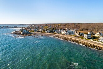 207 Beach Ave in Kennebunk, ME - Building Photo - Building Photo