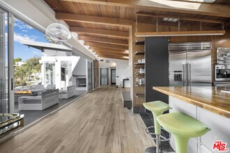 7275 Mulholland Dr in Los Angeles, CA - Building Photo - Building Photo