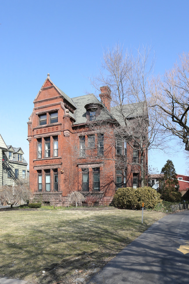 209 Summer St in Buffalo, NY - Building Photo - Building Photo