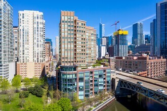 Park Place Condominiums in Chicago, IL - Building Photo - Building Photo