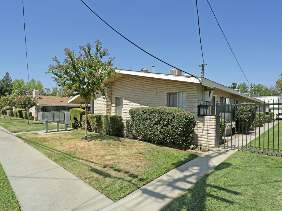 4535 E Sierra Madre Ave in Fresno, CA - Building Photo