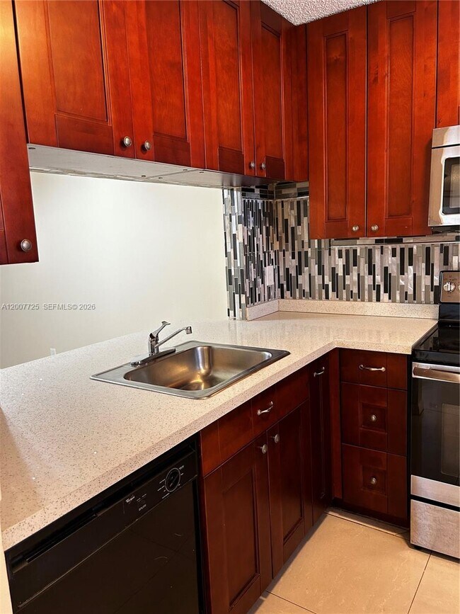 713 NW 103rd Terrace in Pembroke Pines, FL - Building Photo - Building Photo