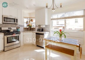 11817 Darlington Ave in Los Angeles, CA - Building Photo