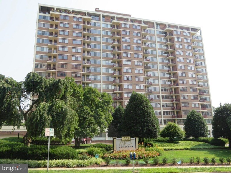 1220 Blair Mill Rd, Unit 809 in Silver Spring, MD - Building Photo
