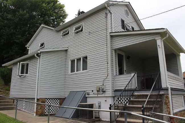 207 Burkhard St in Johnstown, PA - Building Photo - Building Photo