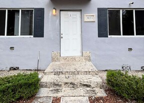 3033-3033 NW 15th St in Miami, FL - Building Photo
