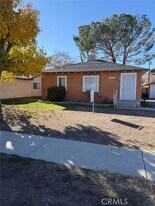 44527 Date Ave in Lancaster, CA - Building Photo