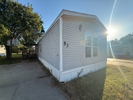 5501 9th St in Great Bend, KS - Building Photo