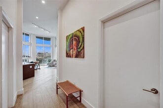 1900 N Bayshore Dr, Unit 816 in Miami, FL - Foto de edificio - Building Photo