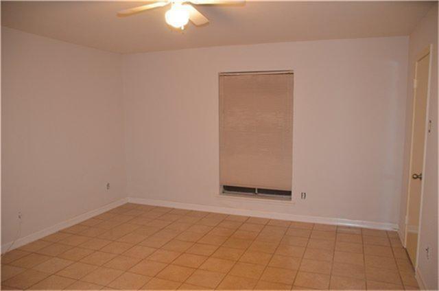 7555 Katy Fwy in Houston, TX - Foto de edificio - Building Photo