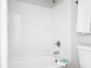 4645 N Socrum Loop Rd, Unit Double Studio in Lakeland, FL - Foto de edificio - Building Photo