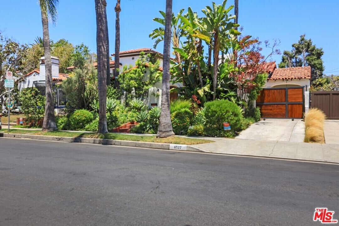 6527 W 5th St in Los Angeles, CA - Building Photo
