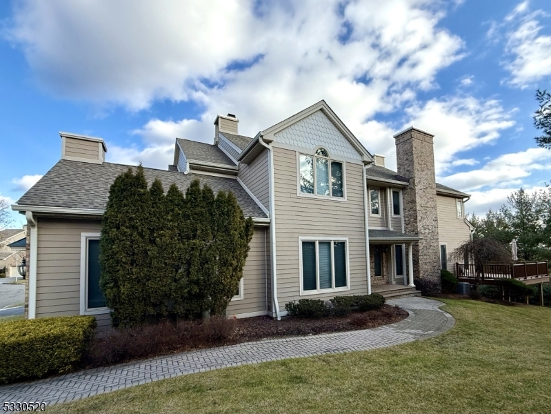 44 Louis Dr in Montville, NJ - Building Photo