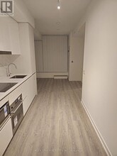 8 Interchange Wy in Vaughan, ON - Building Photo - Building Photo