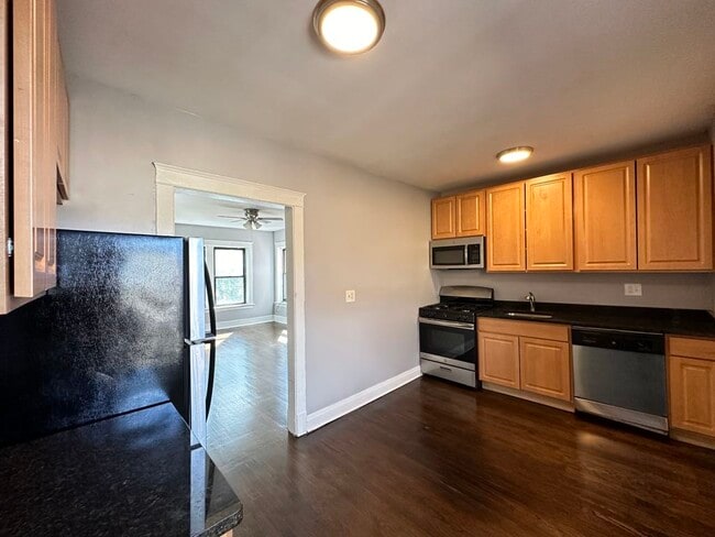 3602 W Sunnyside Ave, Unit 4 in Chicago, IL - Foto de edificio - Building Photo