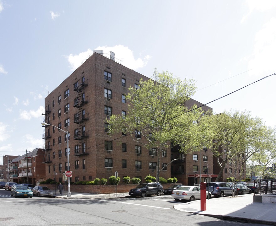 60-15 Calloway St in Corona, NY - Building Photo