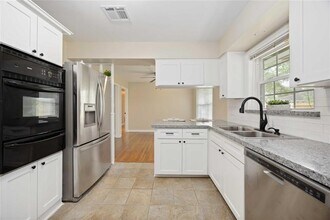 5013 De Lange Ln in Houston, TX - Building Photo - Building Photo