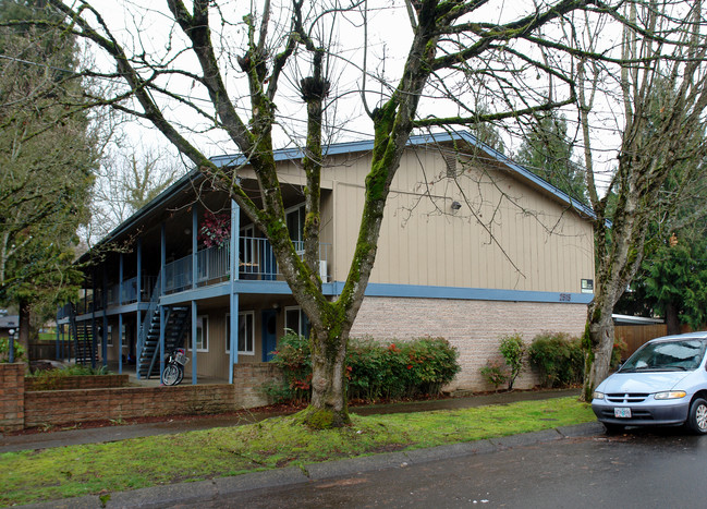 Frontier Terrace in Eugene, OR - Building Photo - Building Photo