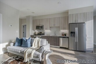 340 Bremen St in Boston, MA - Building Photo - Building Photo