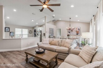 1587 Shelter Cove Dr in Orange Park, FL - Building Photo - Building Photo