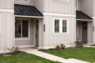 20869 SE Denver Dr in Bend, OR - Building Photo - Building Photo