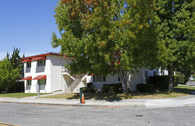 1203 Parkington Ave in Sunnyvale, CA - Foto de edificio - Building Photo