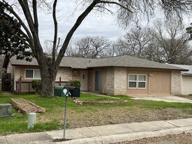 116 Meadow Lark in Converse, TX - Building Photo