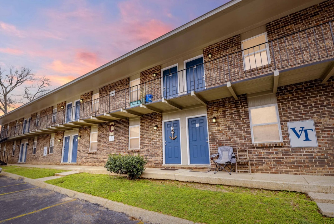 Virginia Terrace in Dothan, AL - Building Photo